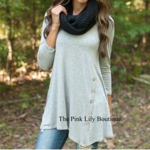 NWT Pink Lily side button tee Small